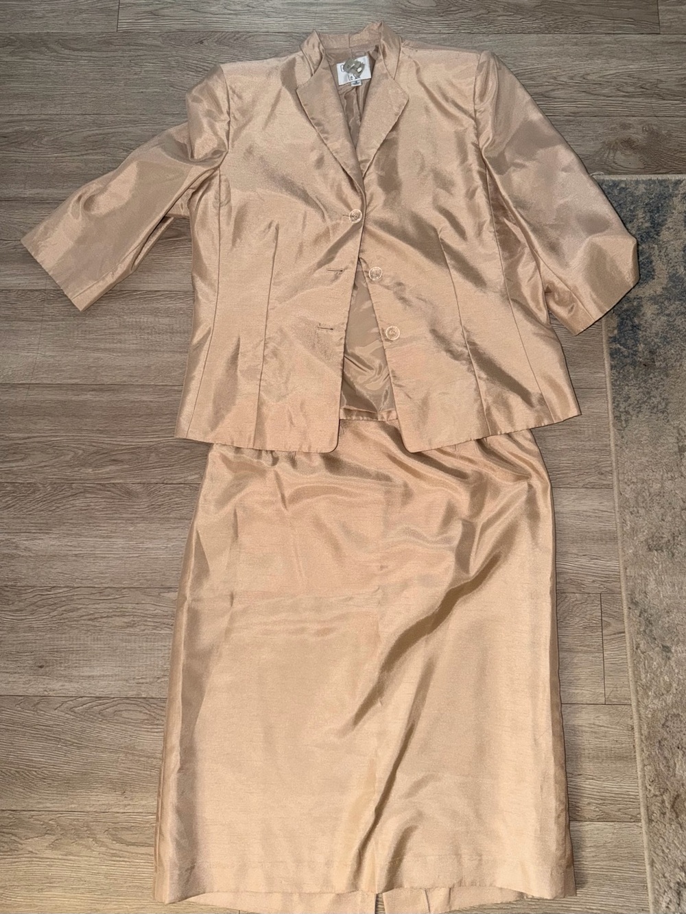Le Suit Champagne-Beige Women's Two-Piece Skirt Suit